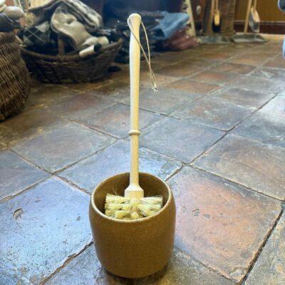 Stentøjskrukke med toiletbørste