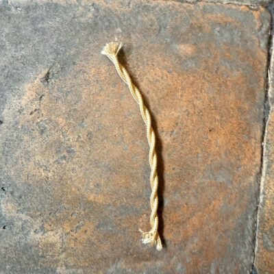 Gylden snoet ledning