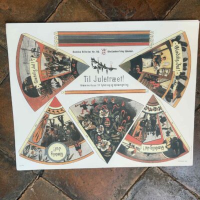 Kræmmerhus med jueltræ og glædelig jul