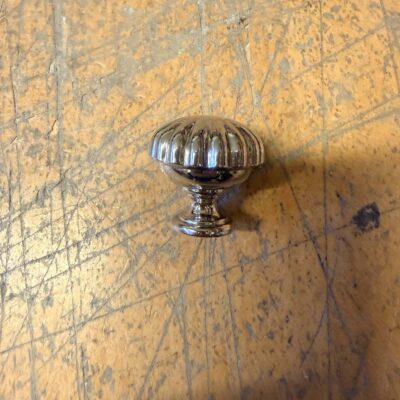 Møbelknop blomst chorme fra siden