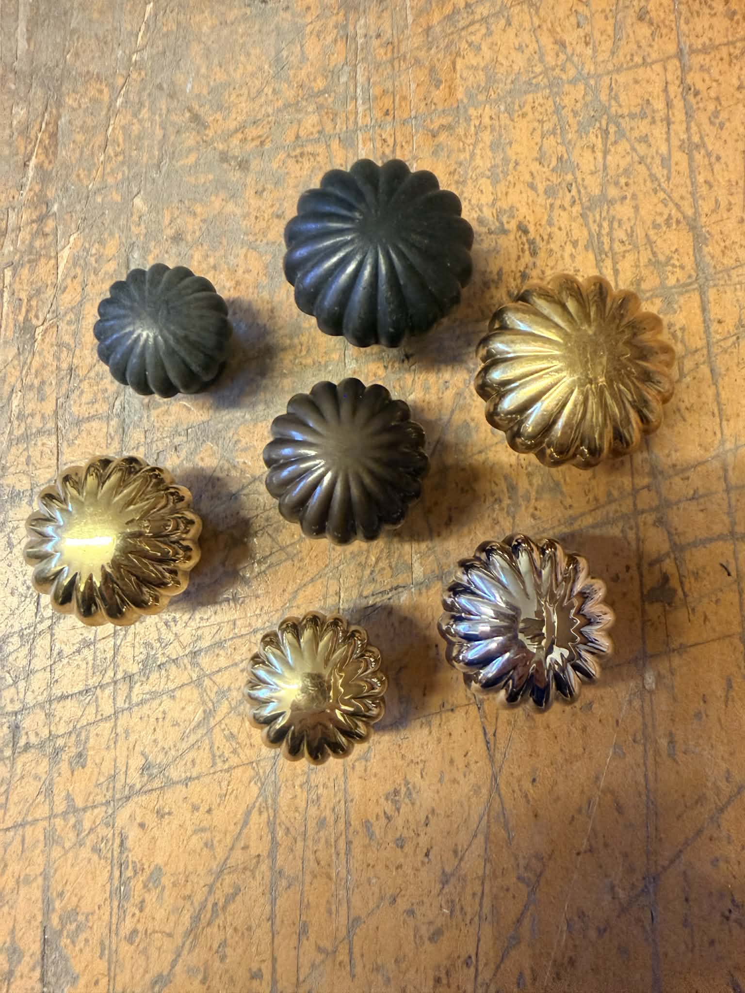 Møbelknop blomst - messing, chrome og antik messing