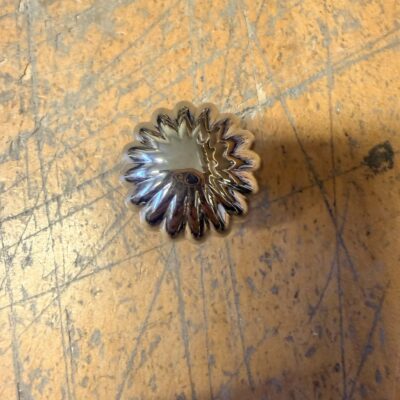 Møbelknop blomst chrome